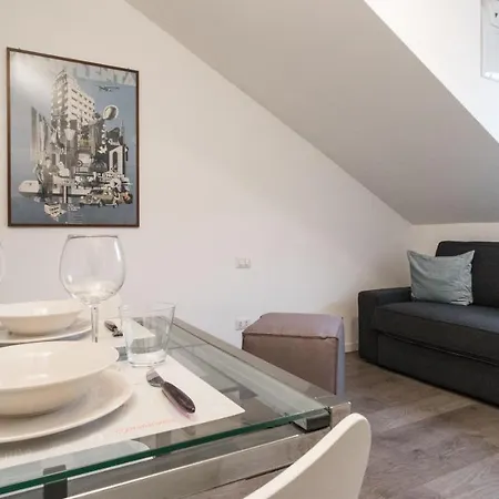 Italianway - Corso 9 * Milan
