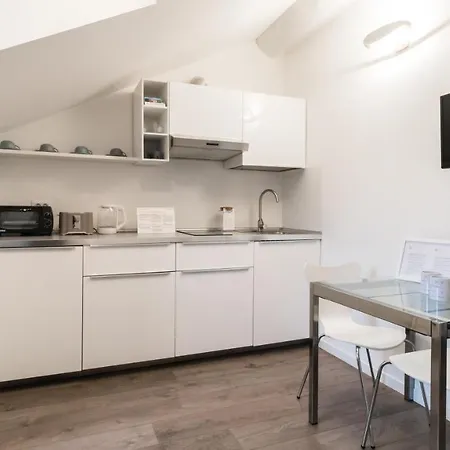 Italianway - Corso 9 * Milan